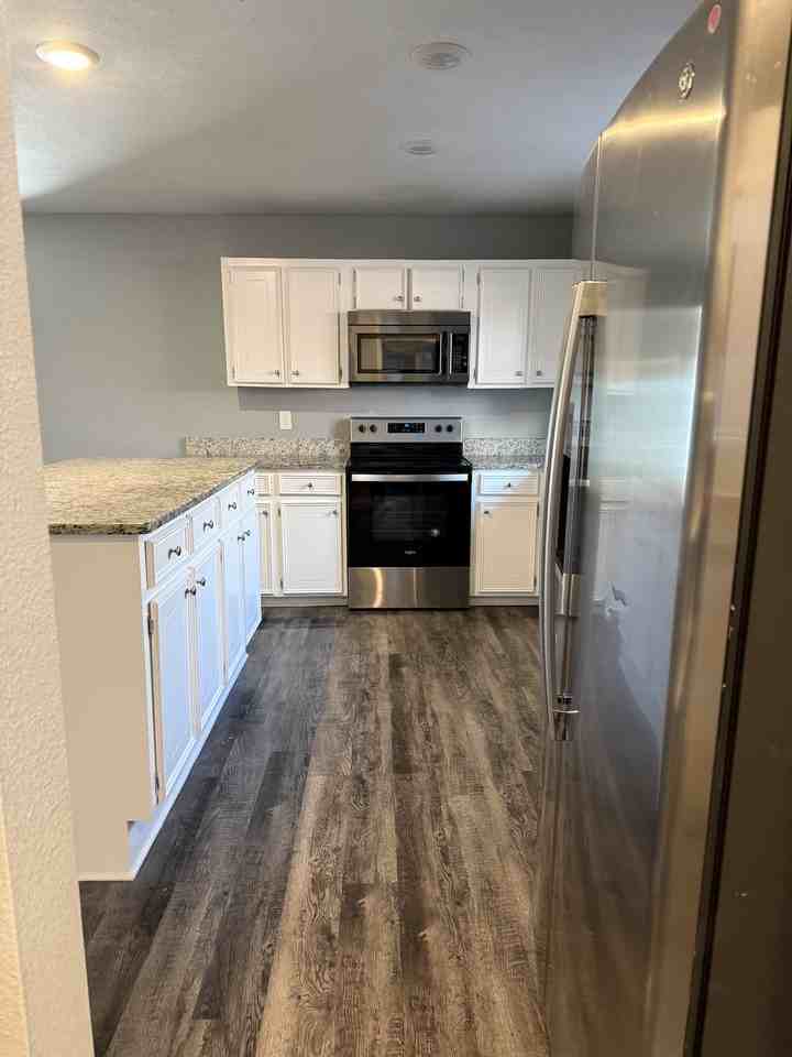 907 Zachry Dr - Photo 4 of 27