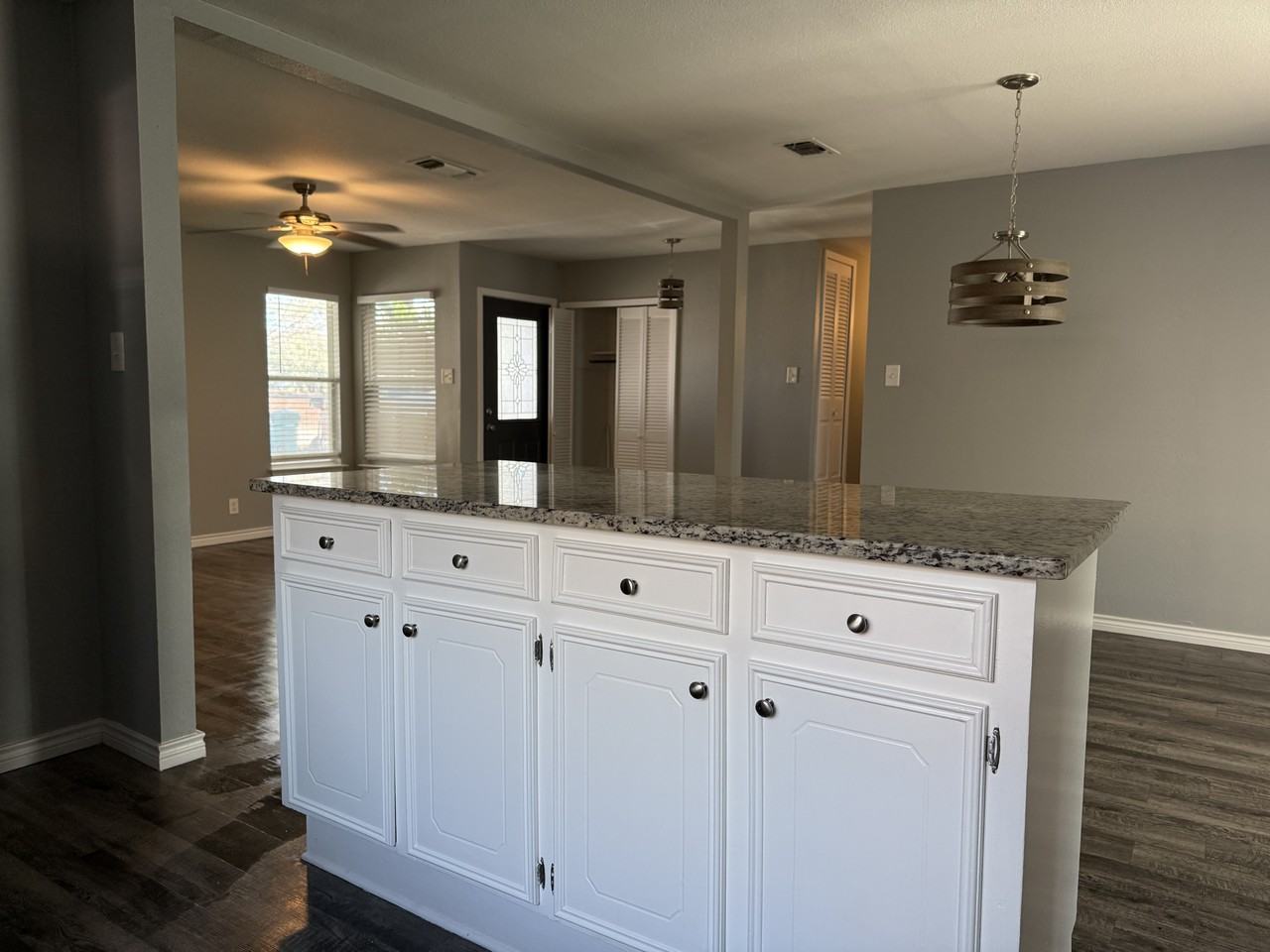 907 Zachry Dr - Photo 5 of 27