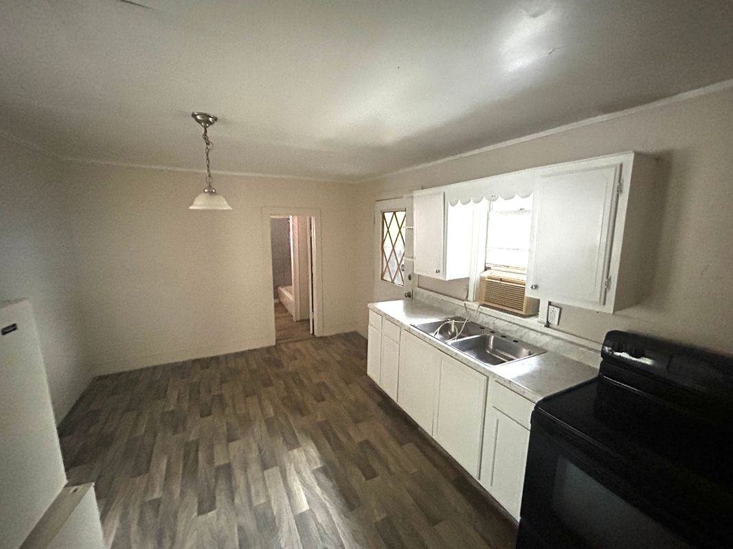 610 W Stamper St - Photo 2 of 8