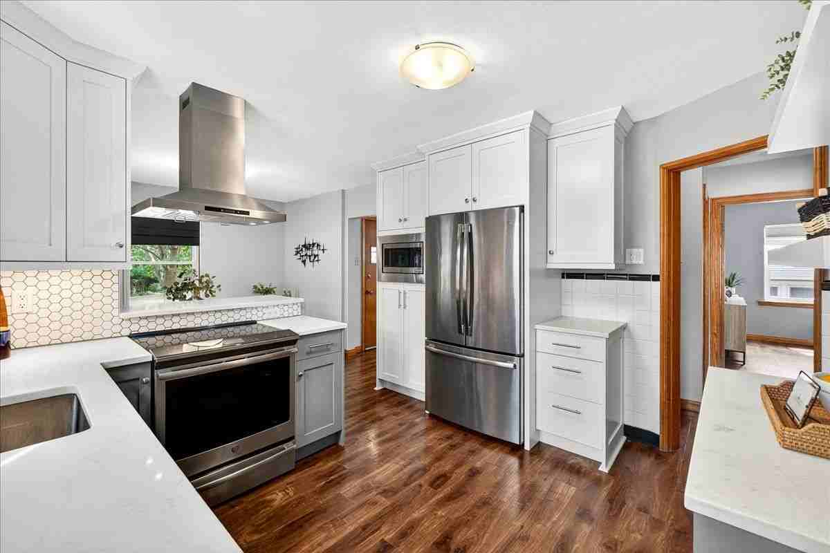 945 Liggett Ave - Photo 3 of 26