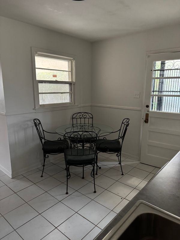 2404 Perry Cv - Photo 3 of 9