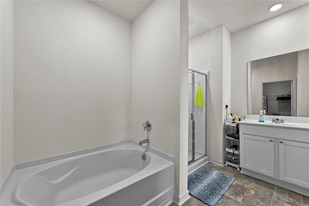 120 Echo Ct - Photo 5 of 33