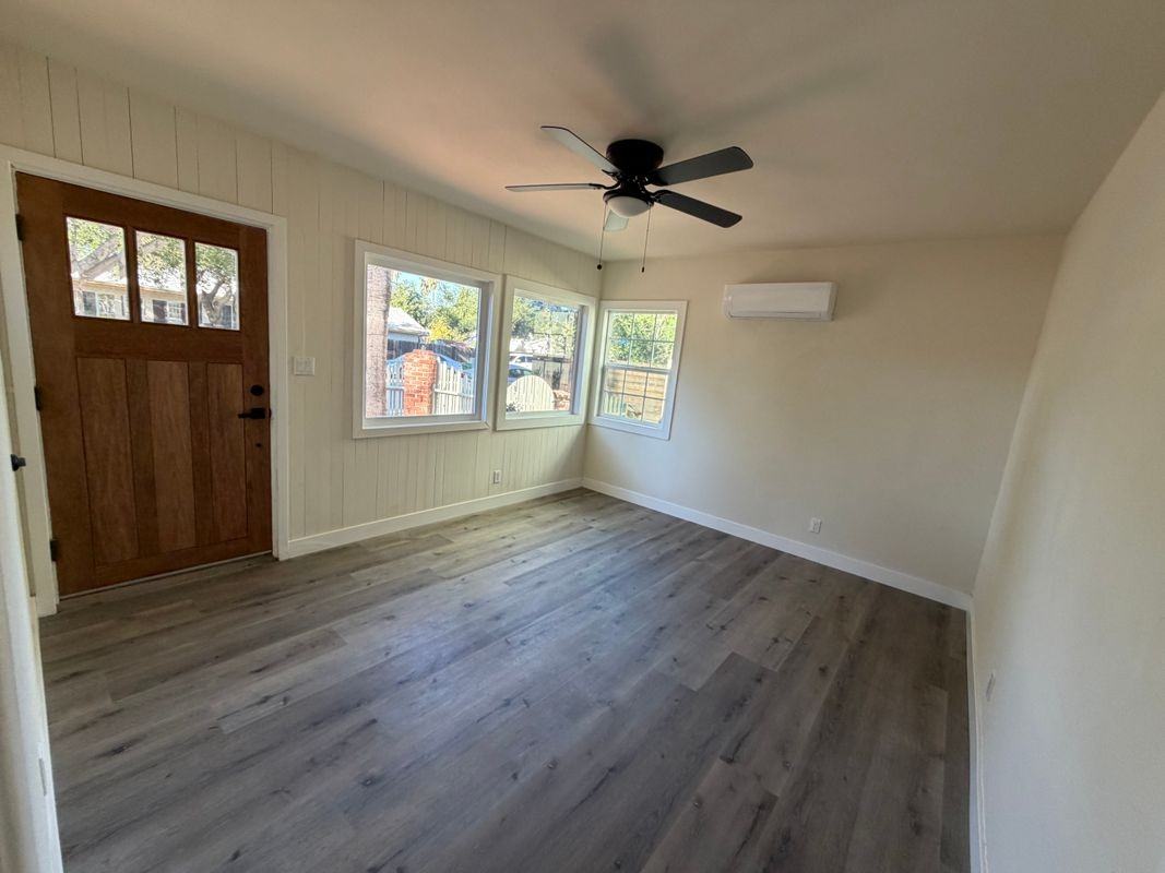 2922 Glenhurst Ave - Photo 3 of 8