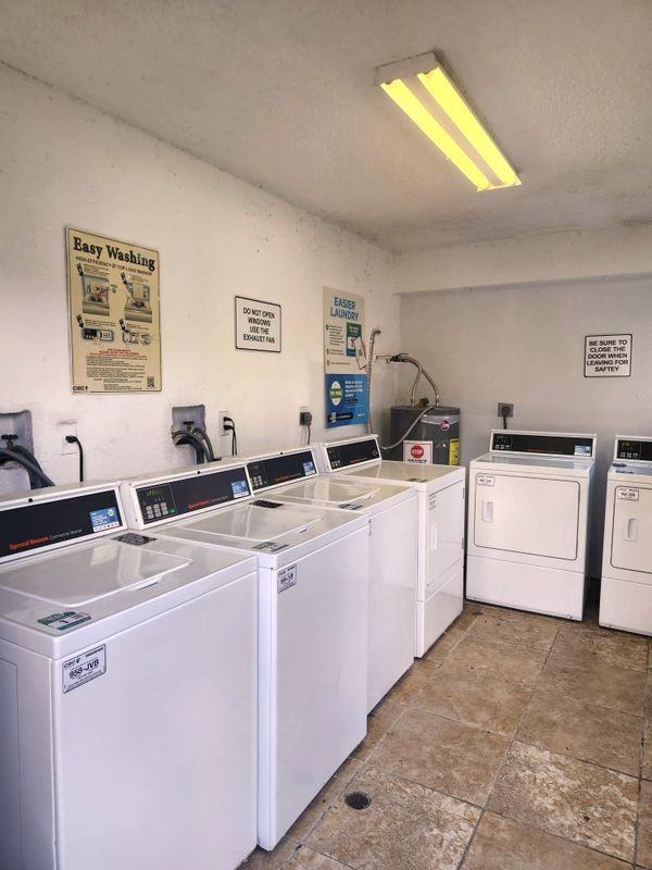 1520 Lake Crystal Dr - Photo 2 of 11