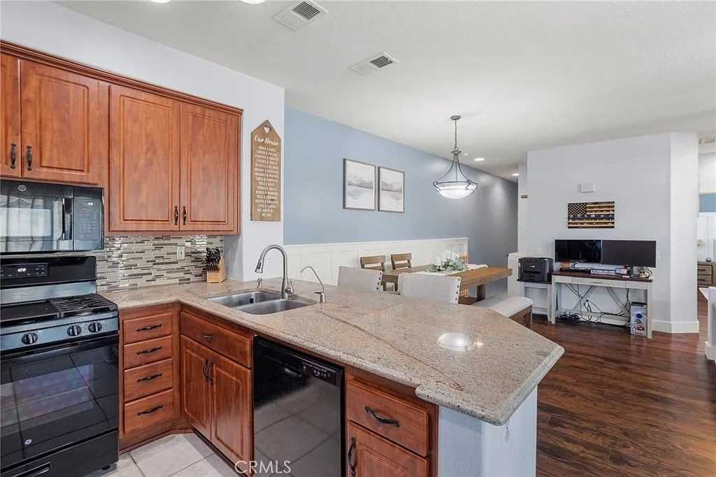 28308 Pueblo Dr - Photo 4 of 10