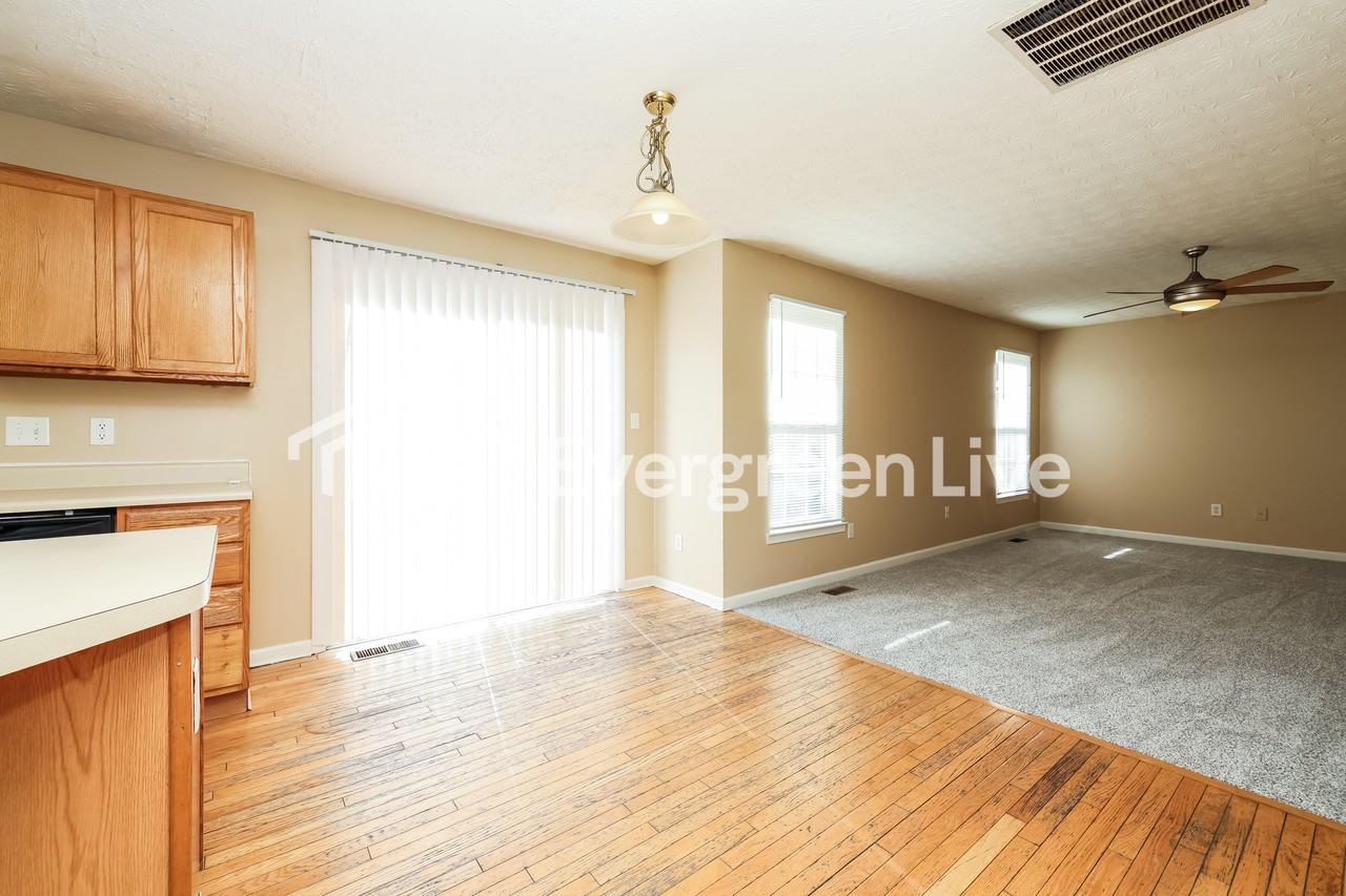 5454 Fairford Ct - Photo 5 of 15