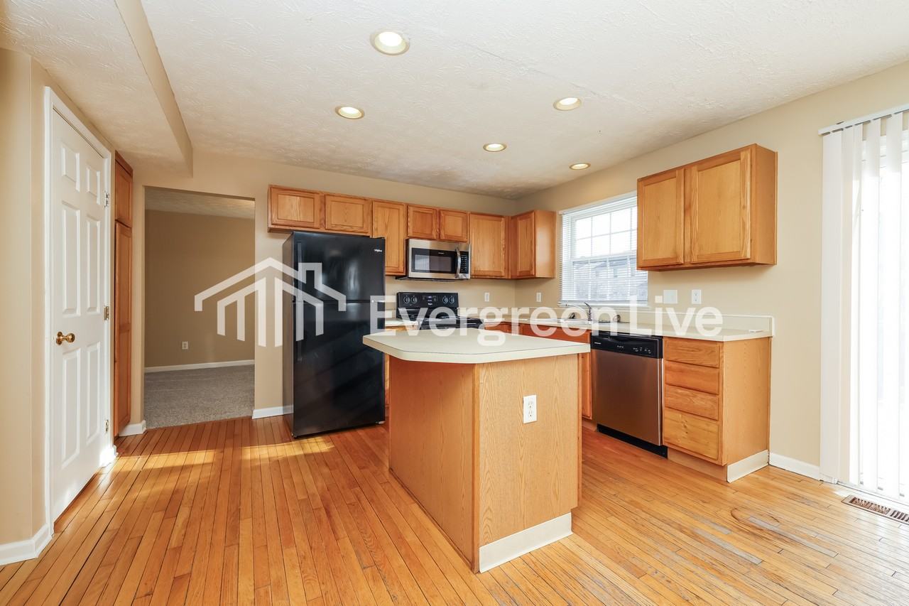 5454 Fairford Ct - Photo 6 of 15