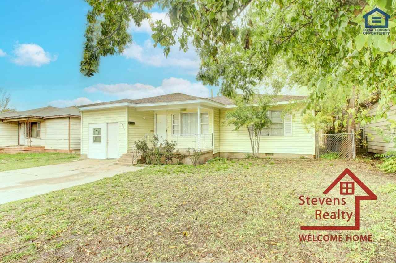 1911 Nw Smith Ave - Photo 2 of 32