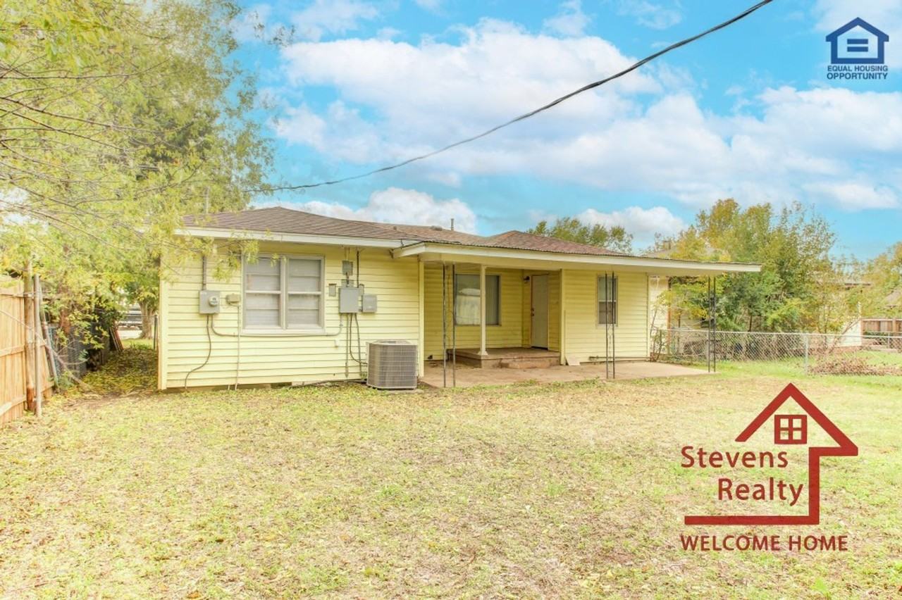 1911 Nw Smith Ave - Photo 5 of 32