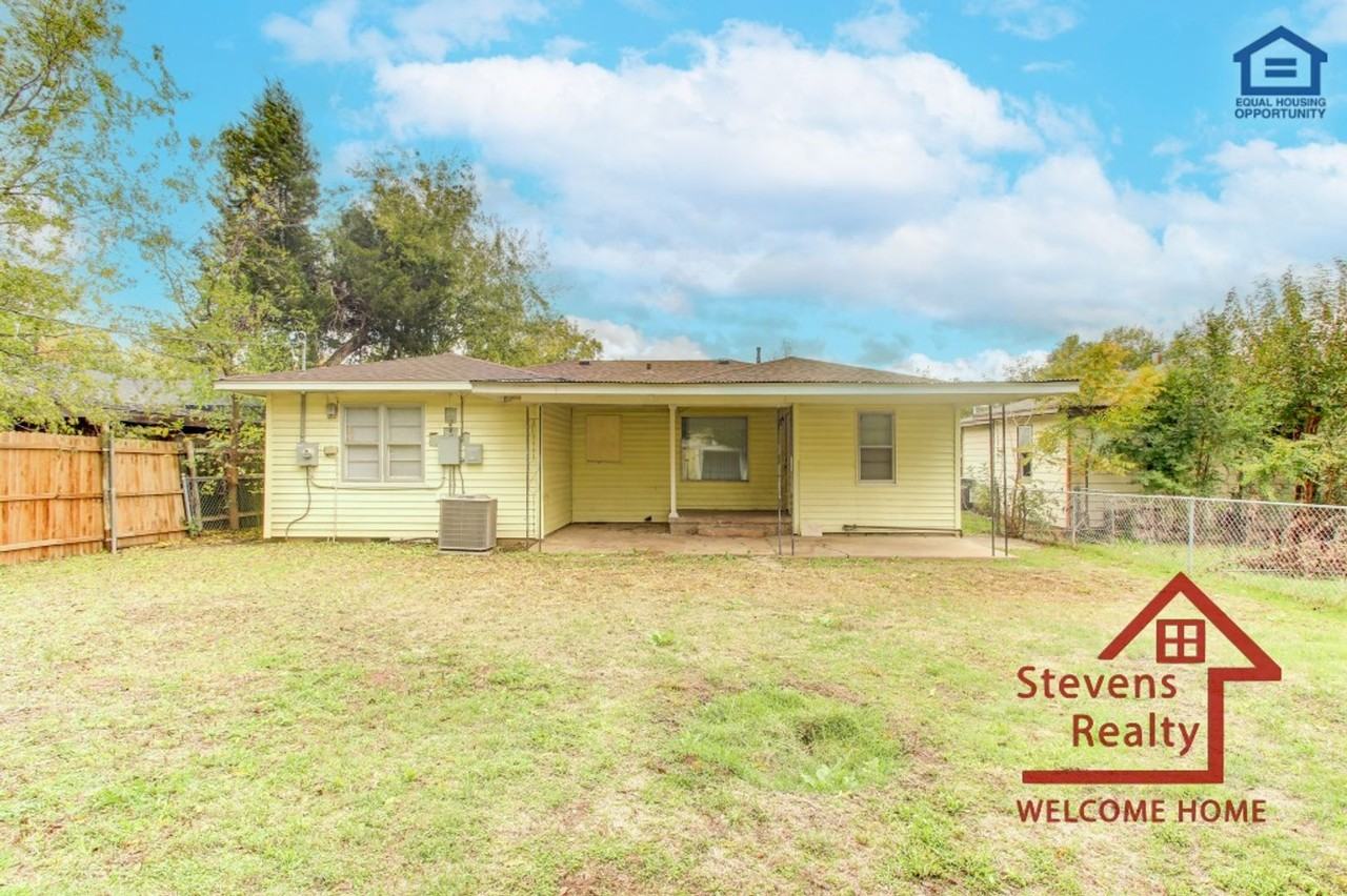 1911 Nw Smith Ave - Photo 6 of 32