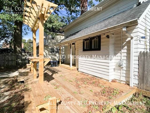 1422 Elder Ave - Photo 5 of 25