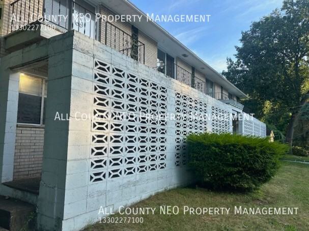 1376 Forest Glen Dr #1 - Photo 2 of 16