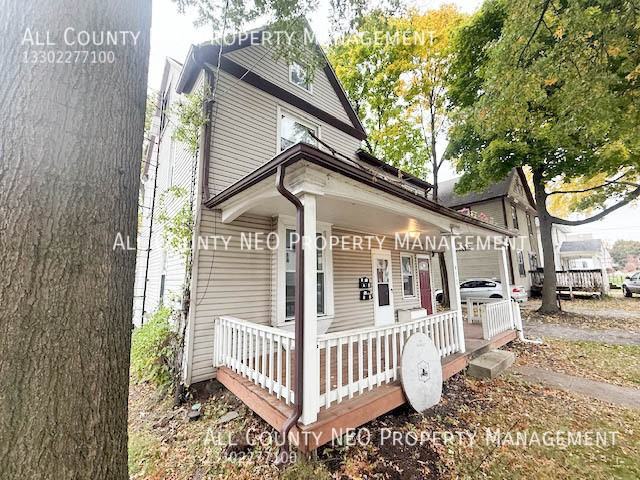 470 Allyn St #1 - Photo 3 of 22