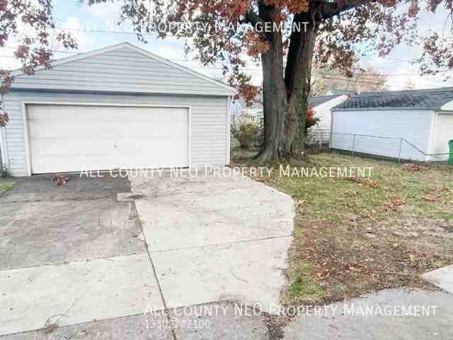 27081 Farringdon Ave - Photo 2 of 22