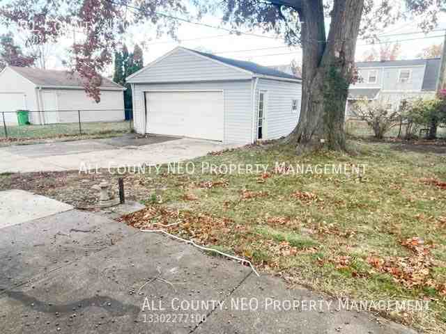 27081 Farringdon Ave - Photo 3 of 22