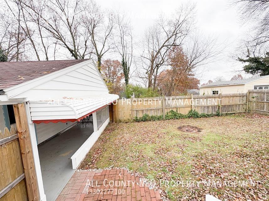 106 Selden Ave - Photo 2 of 13