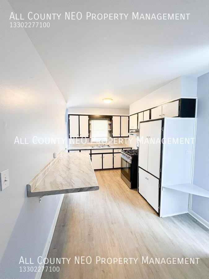 106 Selden Ave - Photo 3 of 13