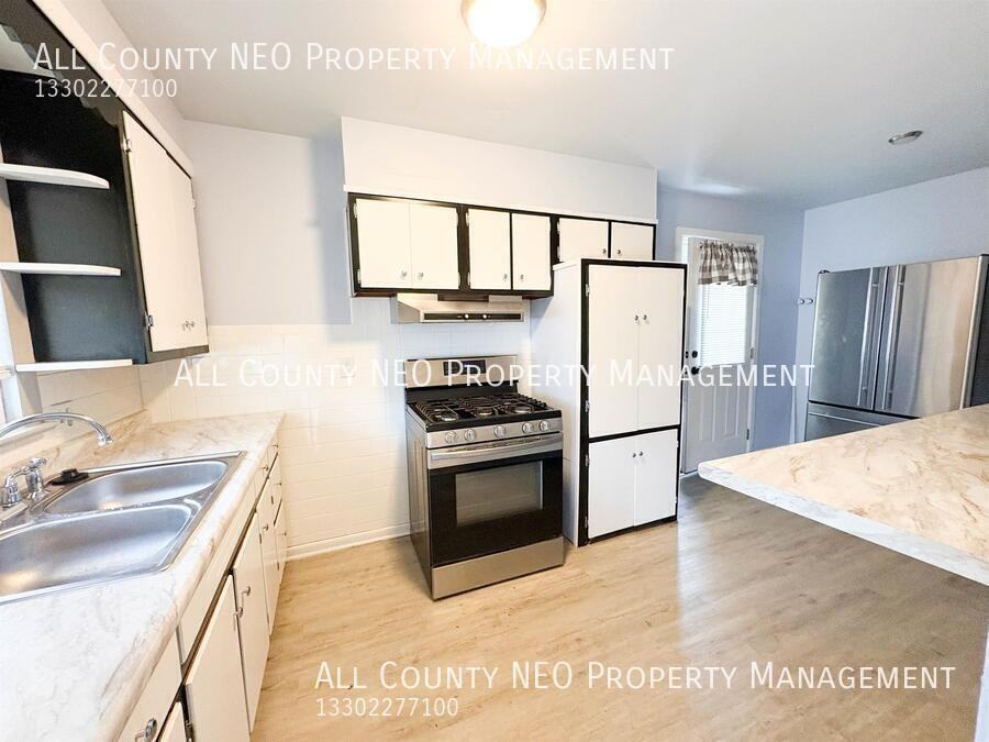 106 Selden Ave - Photo 4 of 13