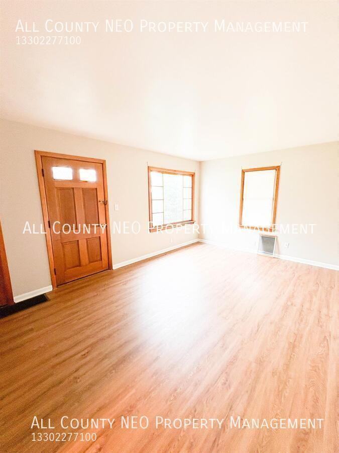 106 Selden Ave - Photo 6 of 13