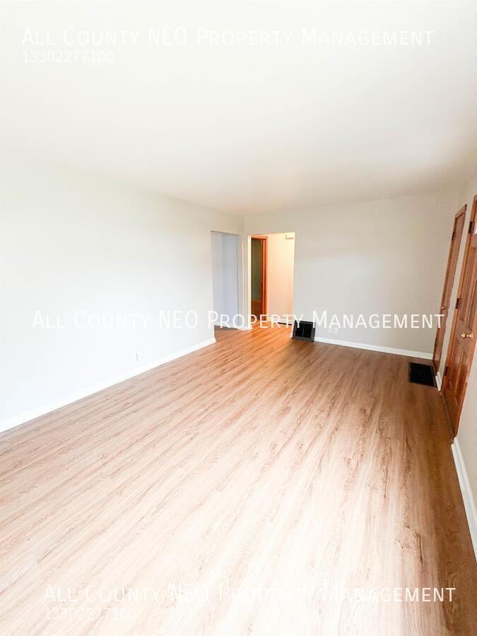 106 Selden Ave - Photo 7 of 13