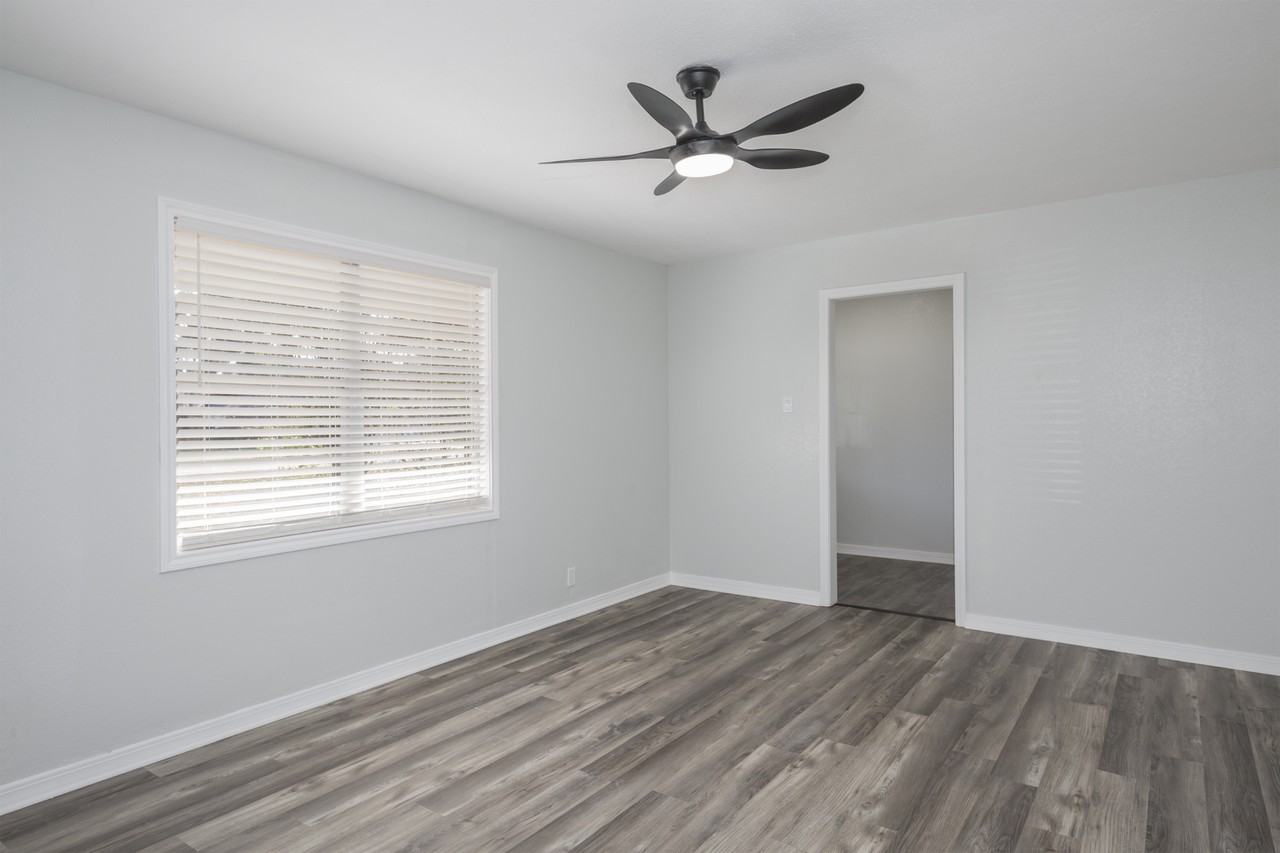 202 White Columns Dr - Photo 2 of 16