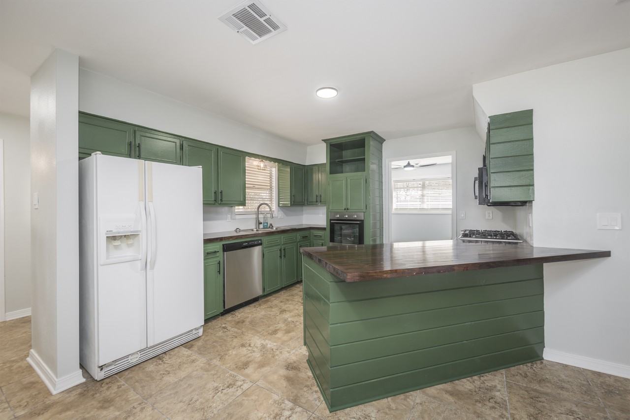 202 White Columns Dr - Photo 7 of 16