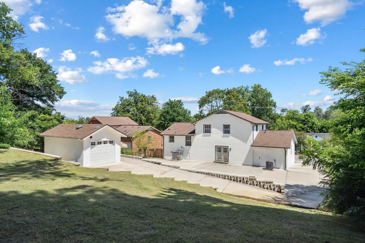 4931 Sherman Oaks Dr #B - Photo 4 of 16