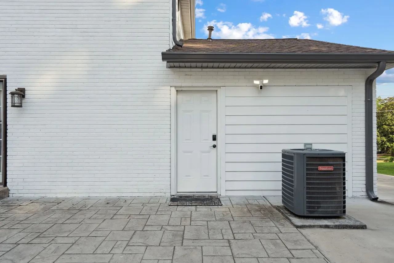 4931 Sherman Oaks Dr #B - Photo 5 of 16