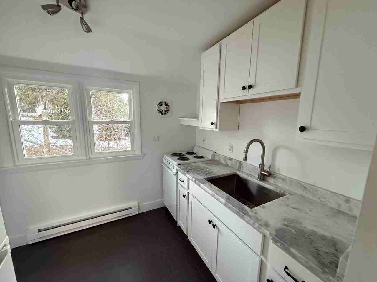 100 100 Main St Carriage house - Photo 4 of 17