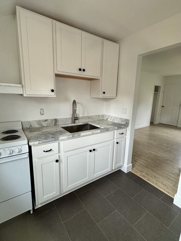 100 100 Main St Carriage house - Photo 6 of 17