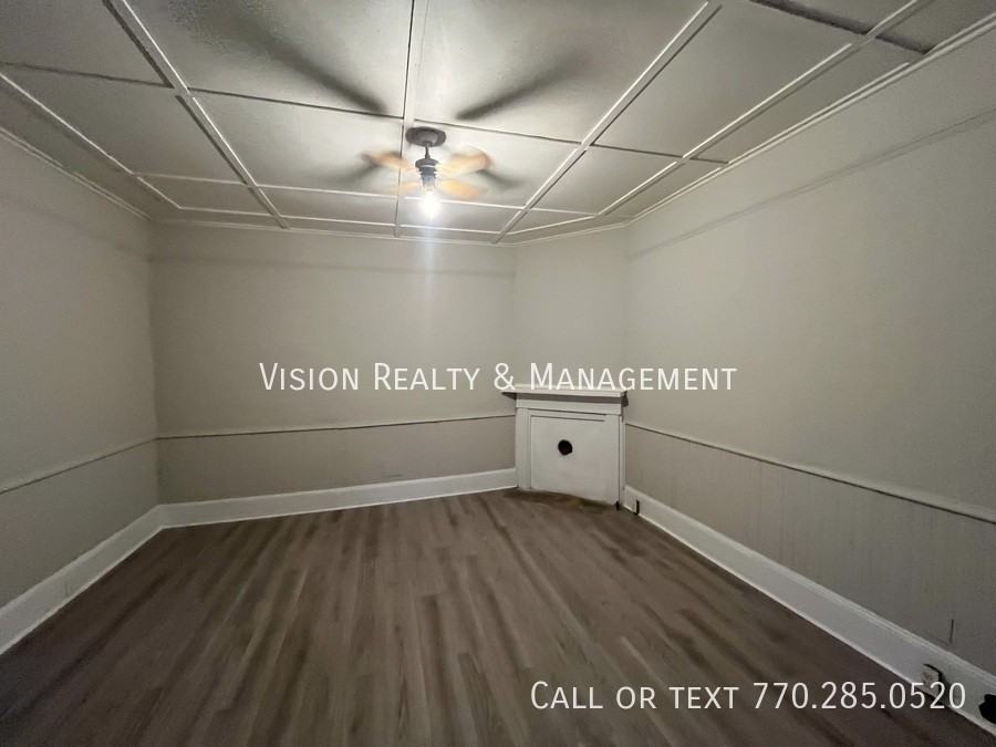 910 Truitt Ave #B - Photo 3 of 14