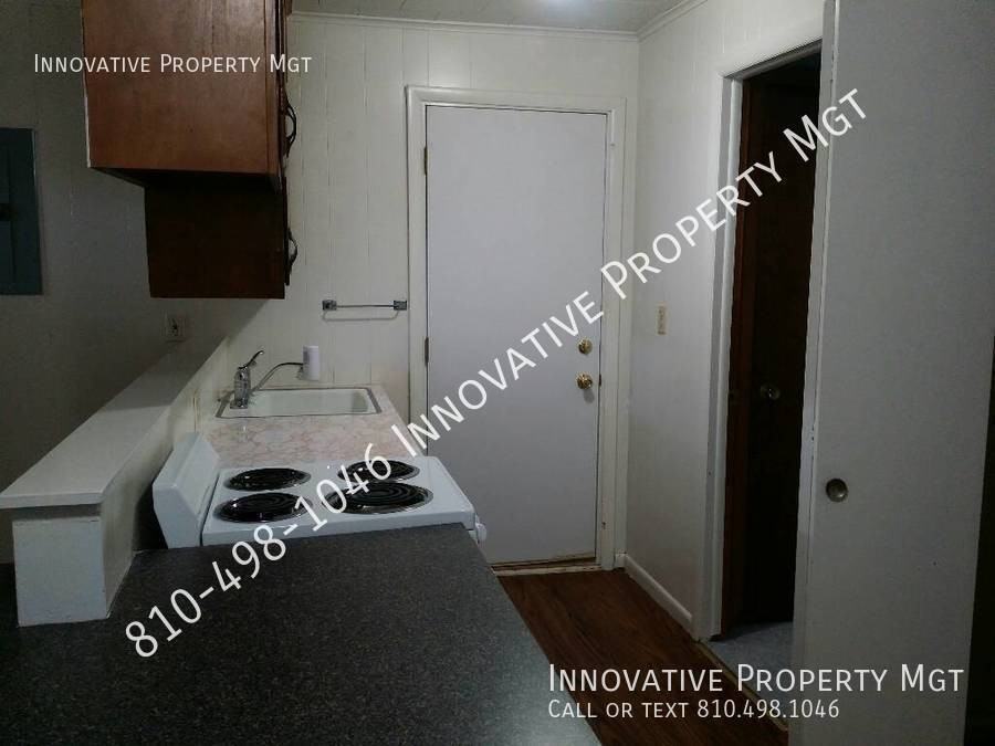 1097 N Bridge St #2 - Photo 4 of 11