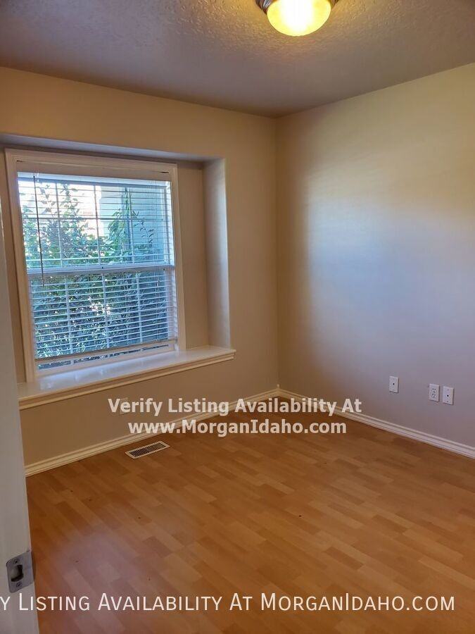 4231 E English Dr - Photo 3 of 11