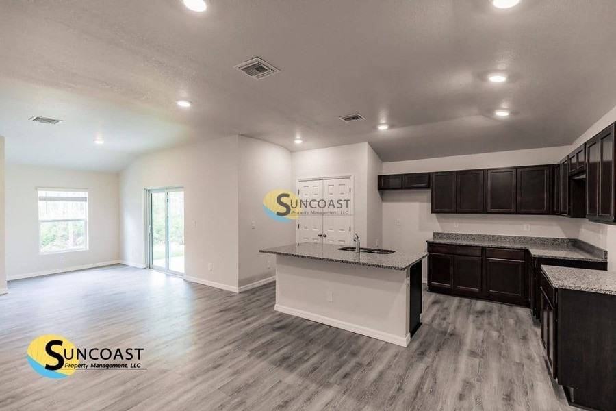 3851 Hollycrest St - Photo 6 of 17