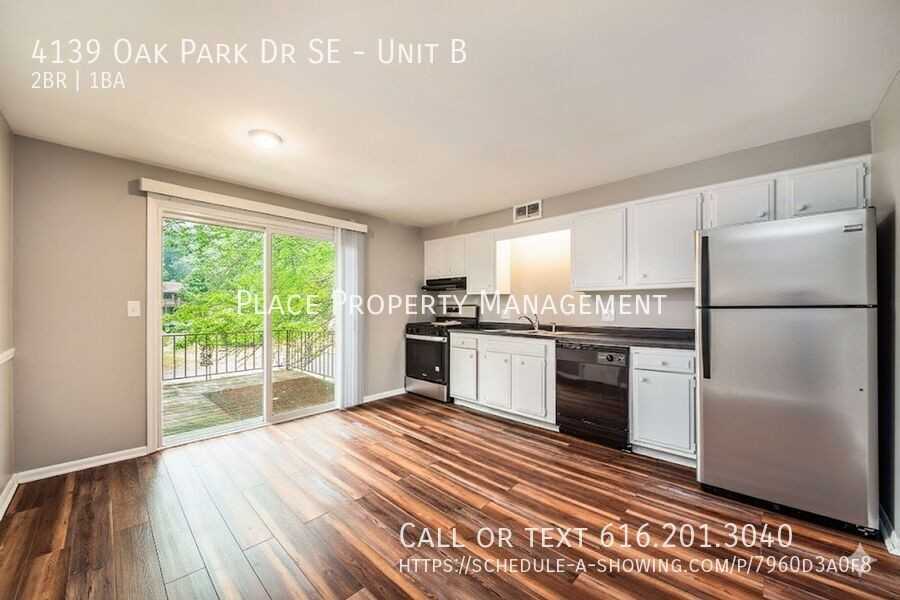 4139 Oak Park Dr Se #B - Photo 3 of 17