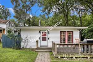 featured image of 912 Sheridan Dr