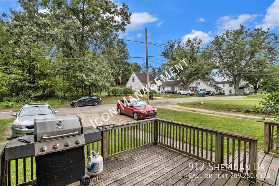 912 Sheridan Dr - Photo 2 of 14