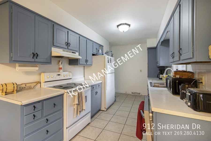 912 Sheridan Dr - Photo 3 of 14