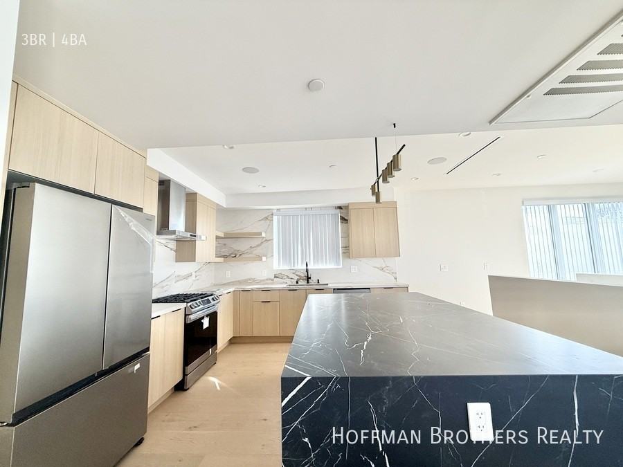 1900 20th St #C - Photo 3 of 16