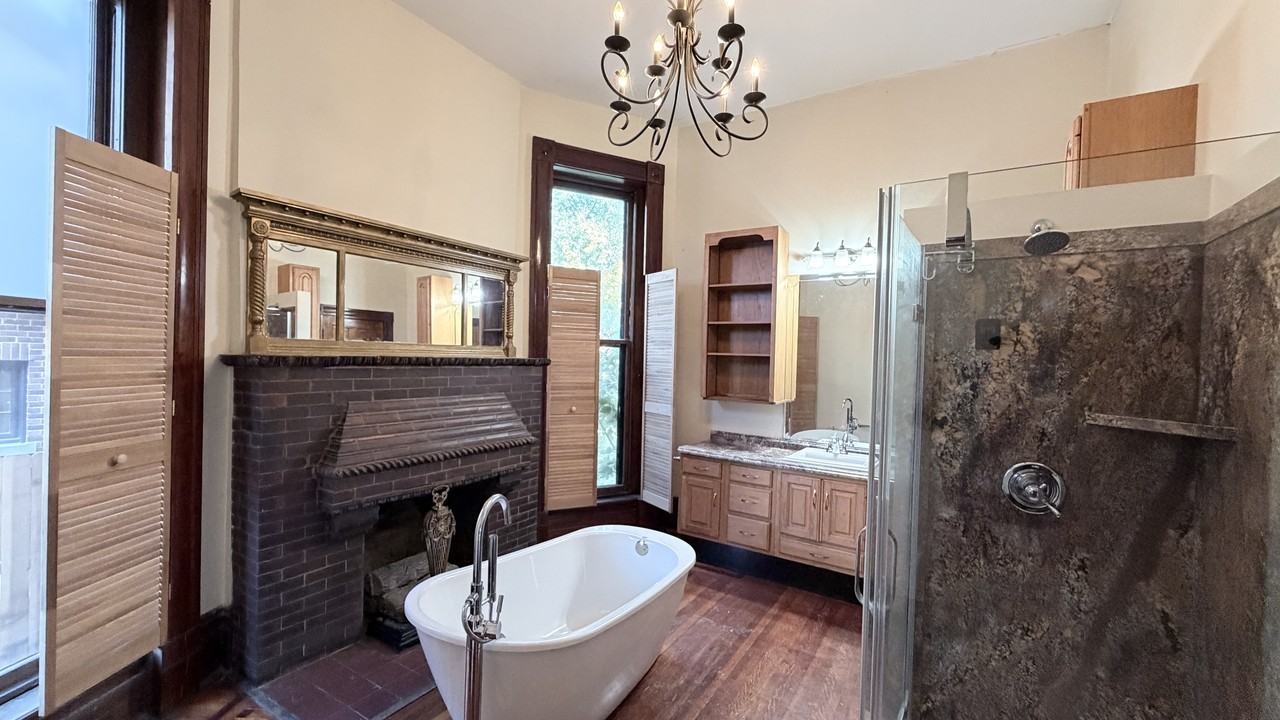 521 Se 1st St ##B - Photo 5 of 32