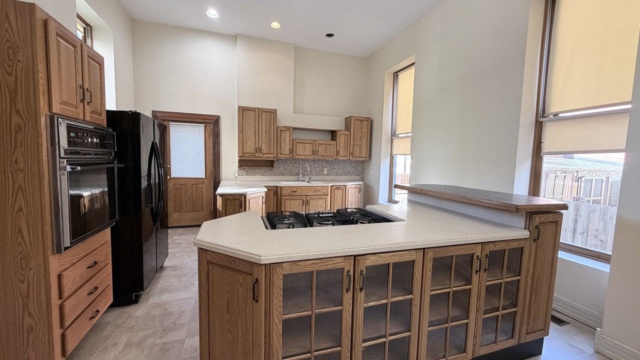 521 Se 1st St ##B - Photo 3 of 32