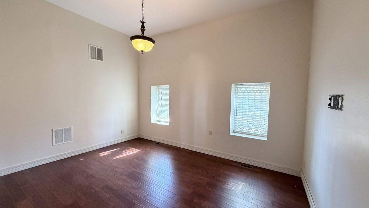 521 Se 1st St ##B - Photo 6 of 32