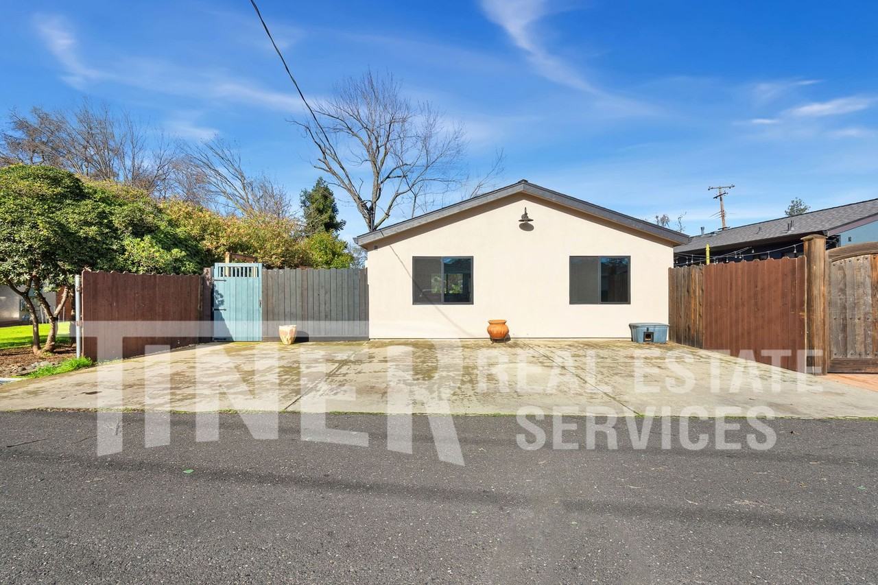 7775 Dow Ave - Photo 4 of 24