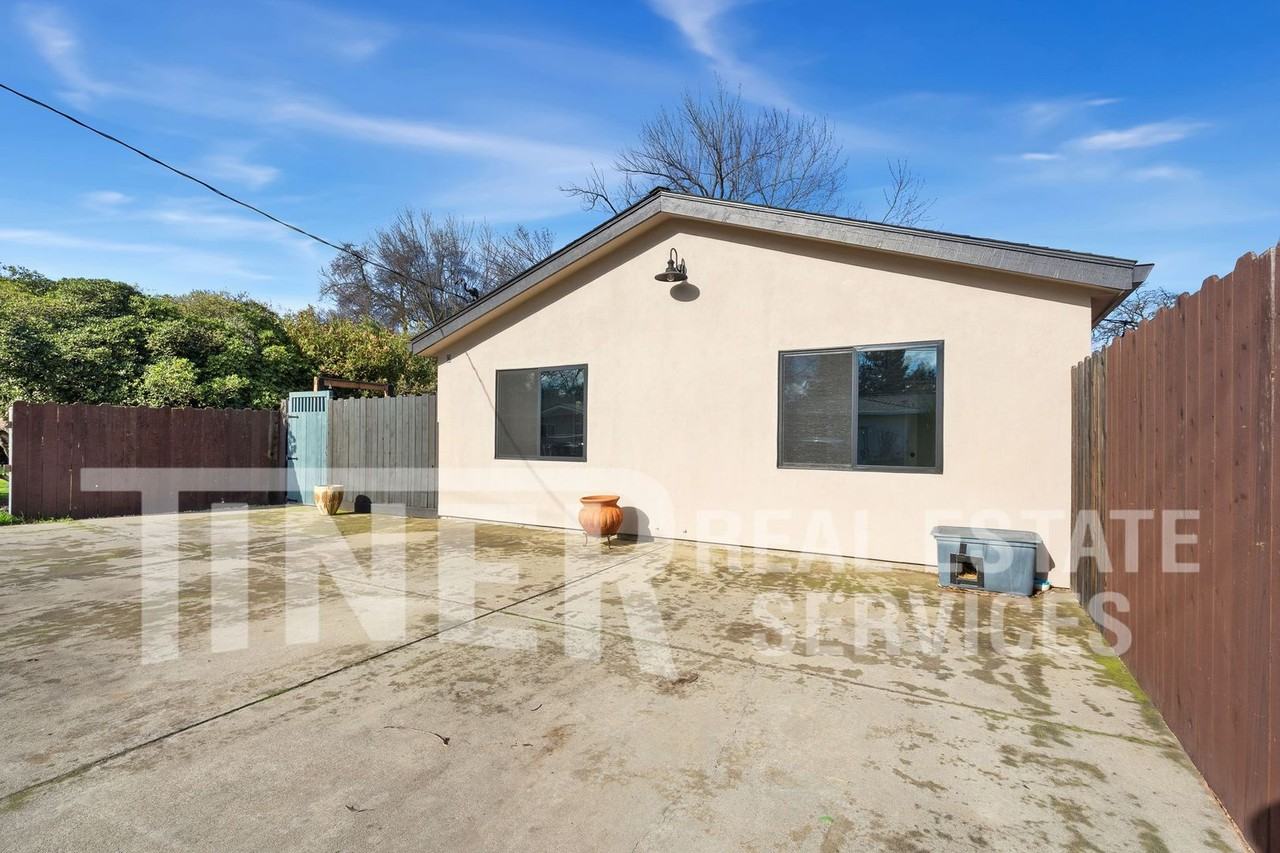 7775 Dow Ave - Photo 6 of 24