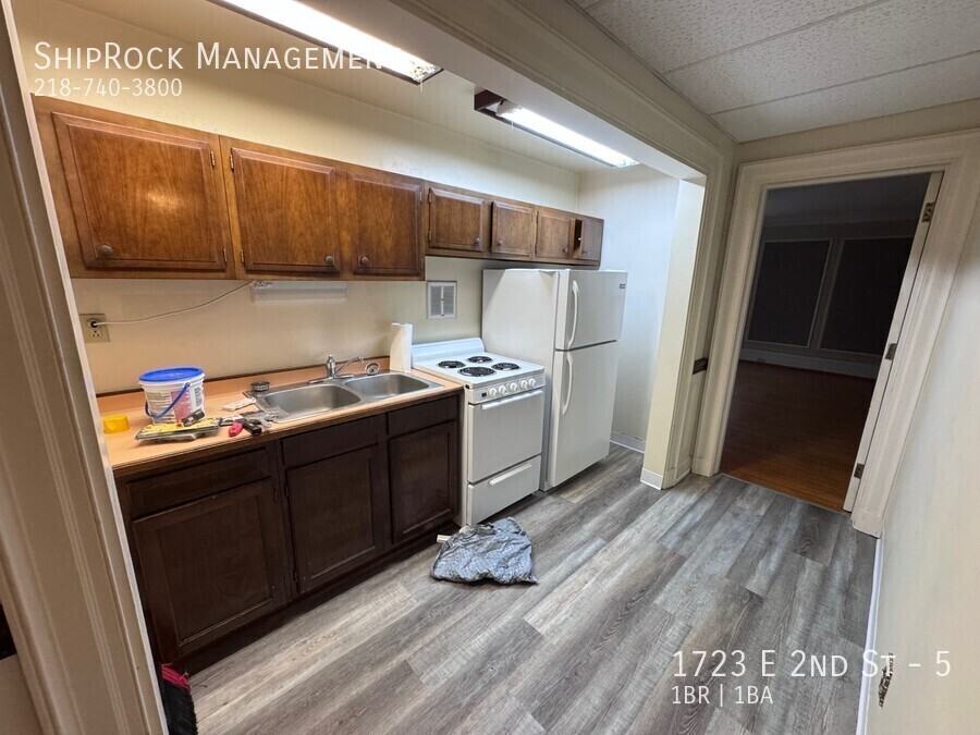 1723 E 2nd St #5 - Photo 2 of 9