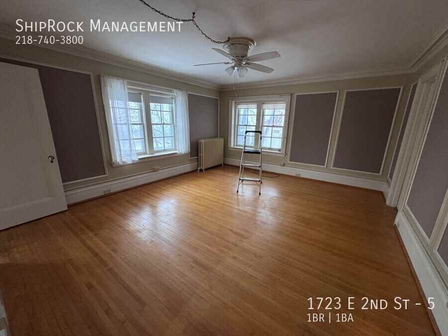 1723 E 2nd St #5 - Photo 3 of 9