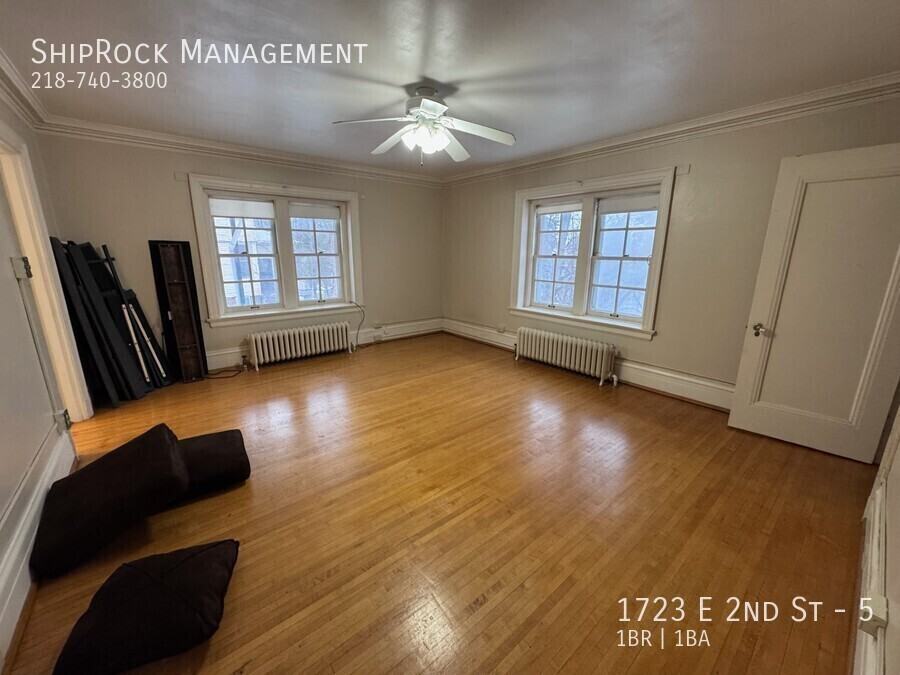 1723 E 2nd St #5 - Photo 6 of 9