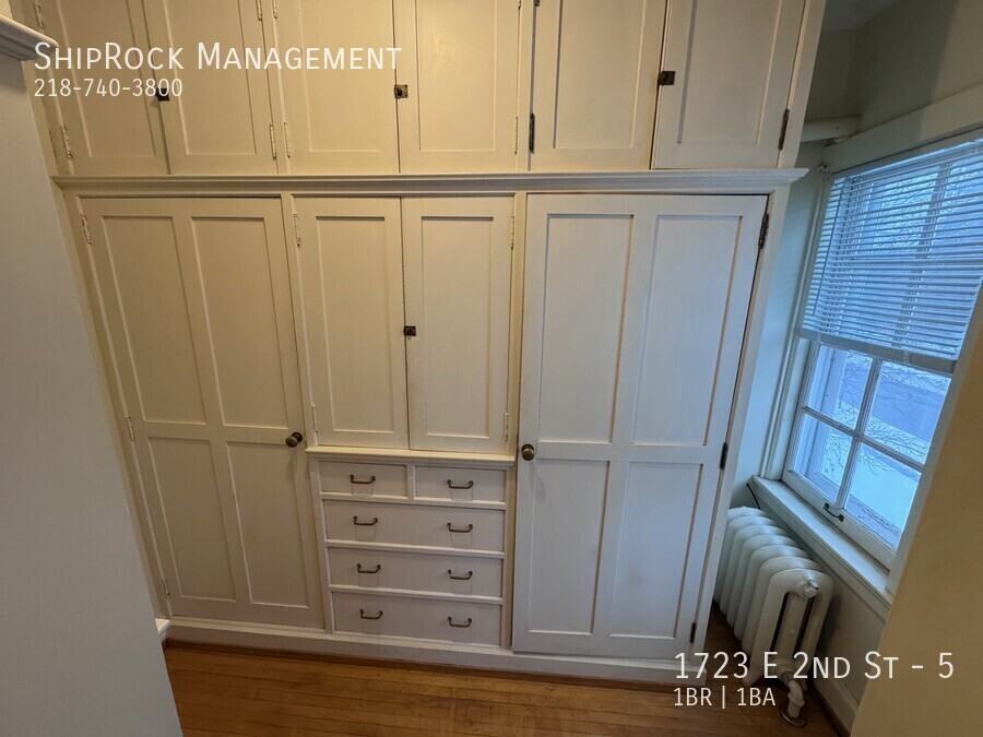 1723 E 2nd St #5 - Photo 7 of 9