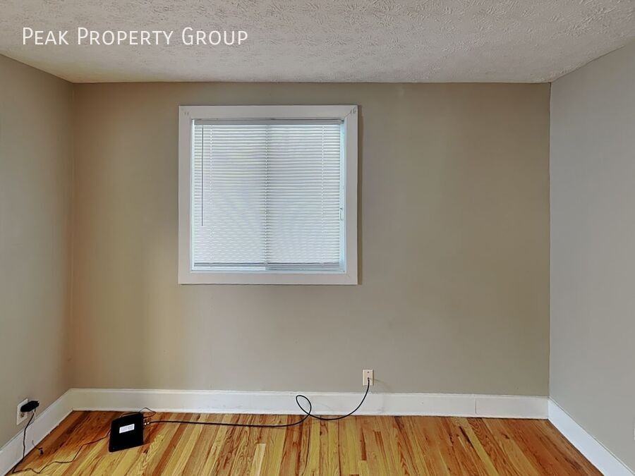 77 1/2 E 7th Ave - Photo 3 of 9