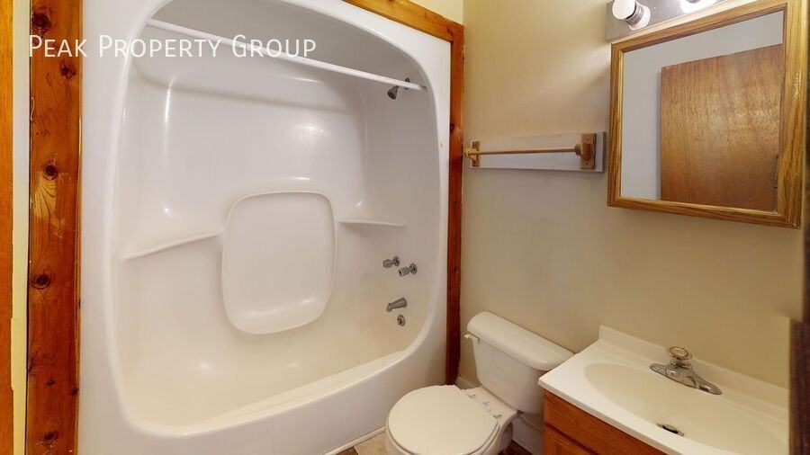 1366 Indianola Ave - Photo 2 of 6